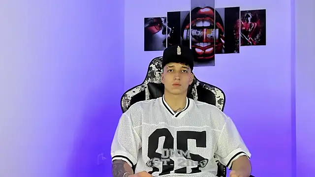 Snapshot of eithan_boy_ chatting on July 3, 3:02 am eithan boy online show from July 3, 3:02 am