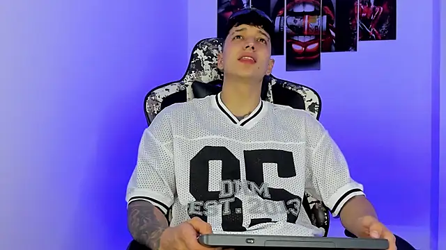 Snapshot of eithan_boy_ chatting on July 10, 3:11 am eithan boy online show from July 10, 3:11 am