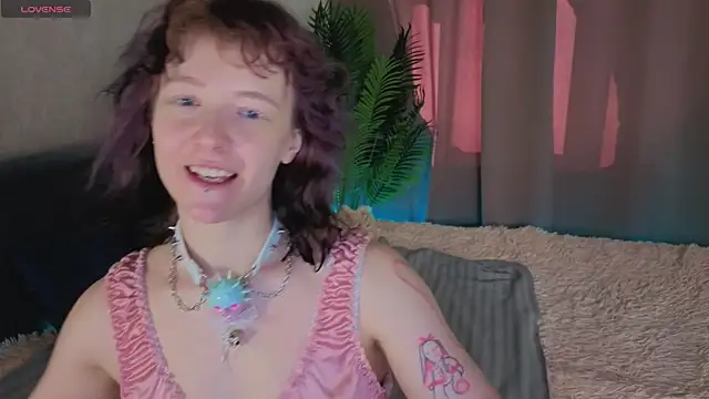 Snapshot of Ricki_Bloom chatting on May 7, 9:25 am Ricki Bloom online show from May 7, 9:25 am