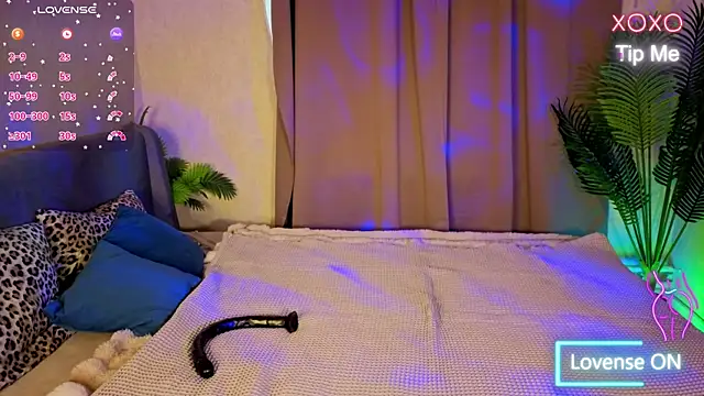 Ricki Bloom online show from July 25, 1:15 am