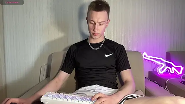 Travis Gracile online show from June 1, 9:11 am