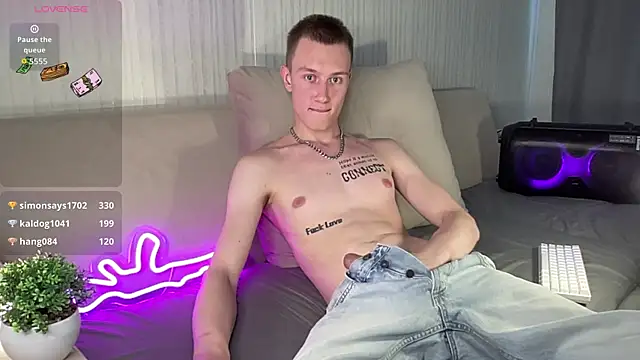 Snapshot of Travis_Gracile chatting on July 20, 10:39 am Travis Gracile online show from July 20, 10:39 am