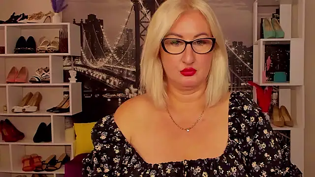 DianaFrances online show from May 30, 1:08 pm