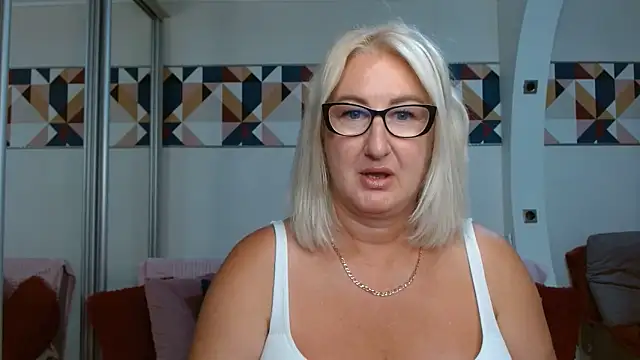 Snapshot of DianaFrances chatting on June 28, 1:28 pm DianaFrances online show from June 28, 1:28 pm