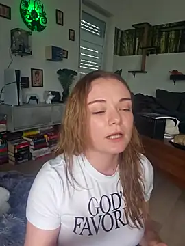 Snapshot of AliceLiddle_ chatting on April 13, 4:34 pm AliceLiddle online show from April 13, 4:34 pm