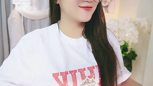 Snapshot of Chan_Chann chatting on May 14, 3:02 am Chan Chann online show from May 14, 3:02 am