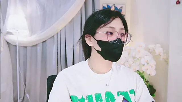 Snapshot of Chan_Chann chatting on May 23, 11:03 am Chan Chann online show from May 23, 11:03 am