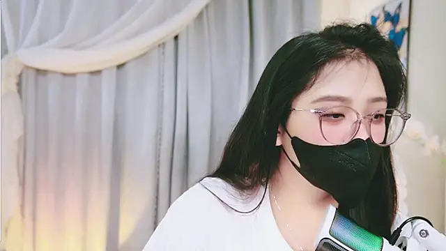 Snapshot of Chan_Chann chatting on June 3, 6:38 am Chan Chann online show from June 3, 6:38 am