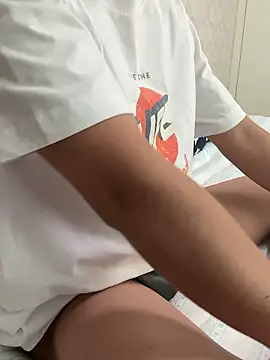 Snapshot of xezie chatting on April 11, 8:51 am xezie online show from April 11, 8:51 am