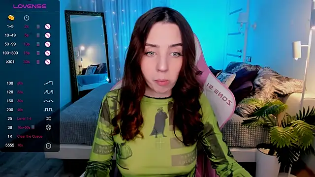 Snapshot of CharliGrace_ chatting on June 2, 8:16 am CharliGrace online show from June 2, 8:16 am
