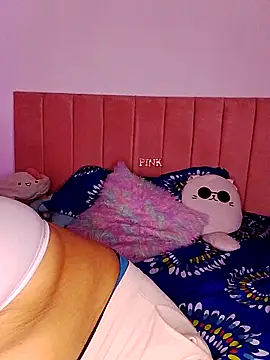Snapshot of Izel_ chatting on April 20, 8:32 pm Izel online show from April 20, 8:32 pm