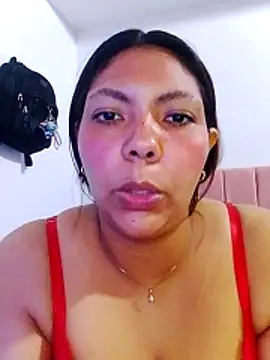 Snapshot of Izel_ chatting on May 21, 3:13 am Izel online show from May 21, 3:13 am