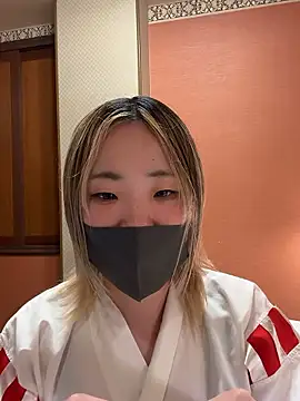 Snapshot of MITUKI0707 chatting on April 11, 1:48 pm MITUKI0707 online show from April 11, 1:48 pm