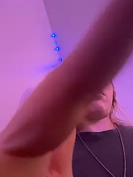 Snapshot of Sapphirelustxo chatting on June 23, 3:10 pm Sapphirelustxo online show from June 23, 3:10 pm