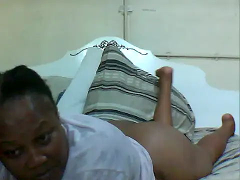 Snapshot of PRETTYFACExx chatting on April 14, 12:00 pm PRETTYFACExx online show from April 14, 12:00 pm