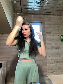 Snapshot of Alenka_ki chatting on April 25, 5:54 am Alenka ki online show from April 25, 5:54 am