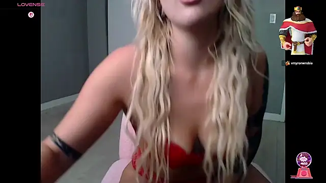 Snapshot of BettyBadNews chatting on June 12, 4:39 pm BettyBadNews online show from June 12, 4:39 pm