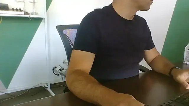 Snapshot of brunosso85ita chatting on July 21, 7:43 am brunosso85ita online show from July 21, 7:43 am