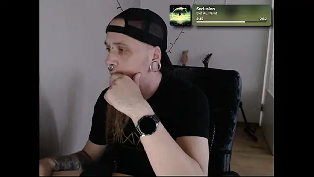 Snapshot of THatRandomMetalHead chatting on June 18, 4:22 pm THatRandomMetalHead online show from June 18, 4:22 pm