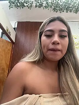 Snapshot of Kimmiebellarie chatting on May 29, 12:58 pm Kimmiebellarie online show from May 29, 12:58 pm