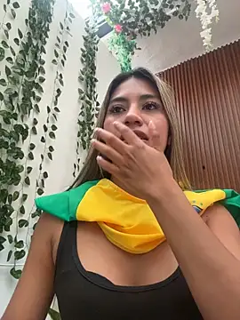 Kimmiebellarie online show from June 16, 1:14 pm