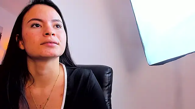 Snapshot of rosaleia_ chatting on April 11, 1:21 am rosaleia online show from April 11, 1:21 am