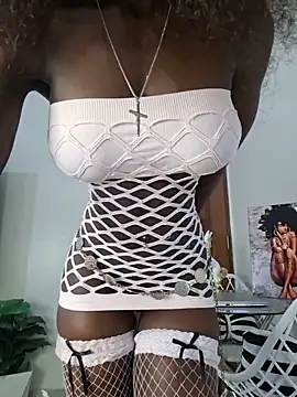 Snapshot of Sexxy_Babe2 chatting on June 29, 6:41 am Sexxy Babe2 online show from June 29, 6:41 am