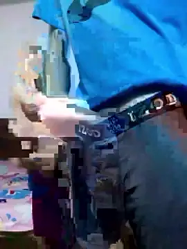 Snapshot of Erwinrey1 chatting on April 12, 3:11 am Erwinrey1 online show from April 12, 3:11 am