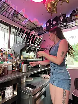 juicybootyquinn online show from May 7, 1:00 am