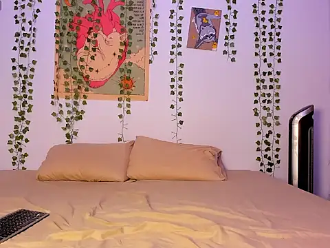 Snapshot of JaxJinx chatting on April 14, 12:38 am JaxJinx online show from April 14, 12:38 am