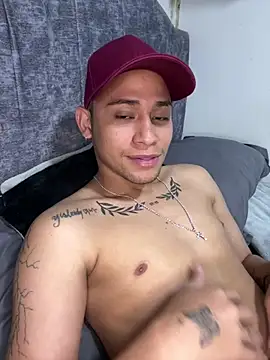 Snapshot of MrDark_Fire chatting on April 15, 1:01 am MrDark Fire online show from April 15, 1:01 am