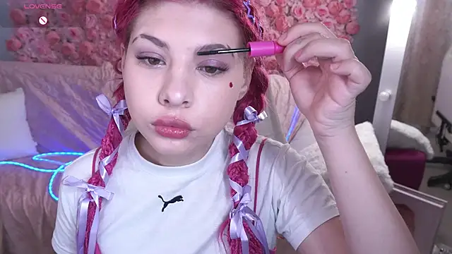 Snapshot of PinkyTrix chatting on April 24, 5:54 am PinkyTrix online show from April 24, 5:54 am