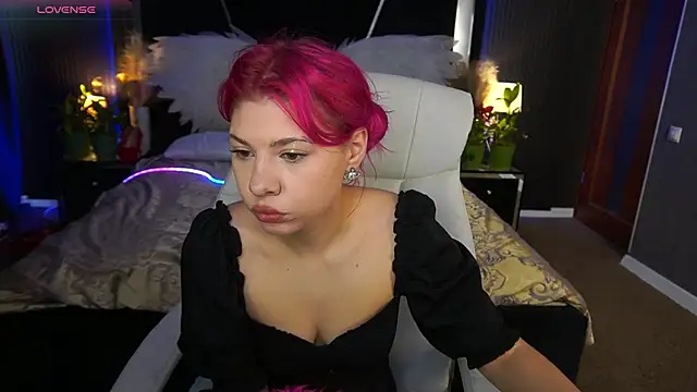 Snapshot of PinkyTrix chatting on April 25, 12:41 pm PinkyTrix online show from April 25, 12:41 pm