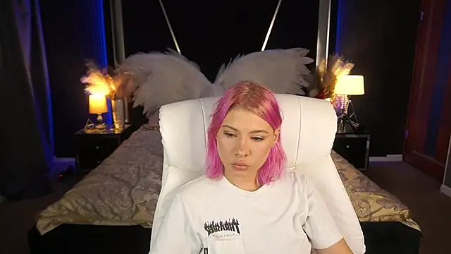 Snapshot of PinkyTrix chatting on July 14, 7:19 pm PinkyTrix online show from July 14, 7:19 pm