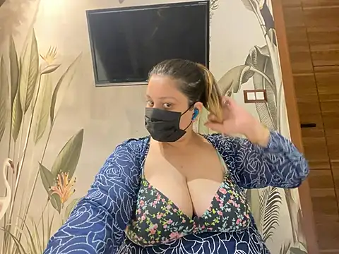 Snapshot of kavyasingh36 chatting on May 15, 11:45 pm kavyasingh36 online show from May 15, 11:45 pm