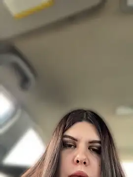 Snapshot of AmeliaBronze chatting on April 15, 6:53 am AmeliaBronze online show from April 15, 6:53 am