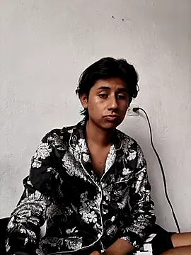 Snapshot of Ericahot3 chatting on April 15, 6:37 pm Ericahot3 online show from April 15, 6:37 pm