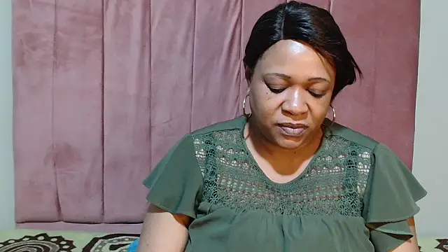 BUSTYQUEEN56  online show from June 5, 8:03 pm