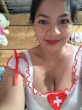Snapshot of Tamaraxxx_hot chatting on June 21, 12:02 am Tamaraxxx hot online show from June 21, 12:02 am