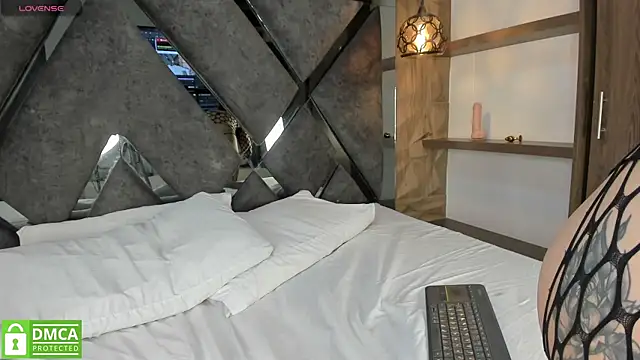 Bombon Cambell online show from May 8, 4:07 am