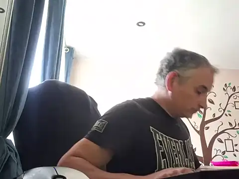 Snapshot of Piotr481 chatting on May 4, 2:35 pm Piotr481 online show from May 4, 2:35 pm