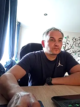 Snapshot of Piotr481 chatting on May 23, 2:21 pm Piotr481 online show from May 23, 2:21 pm