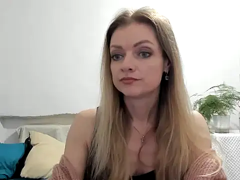 Snapshot of Severina7 chatting on June 9, 8:31 pm Severina7 online show from June 9, 8:31 pm