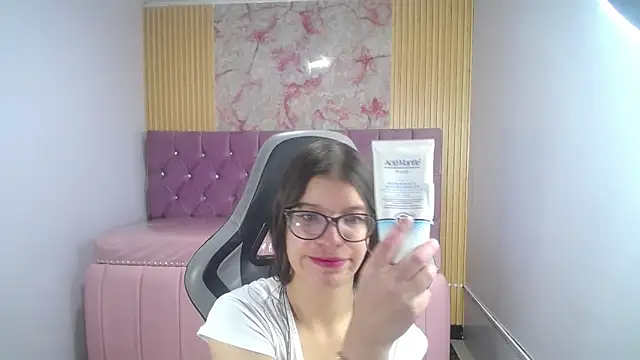 Snapshot of Kailee_ch chatting on April 15, 1:07 pm Kailee ch online show from April 15, 1:07 pm