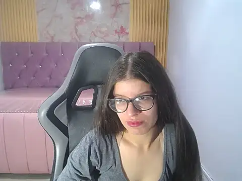 Snapshot of Kailee_ch chatting on April 17, 1:03 pm Kailee ch online show from April 17, 1:03 pm