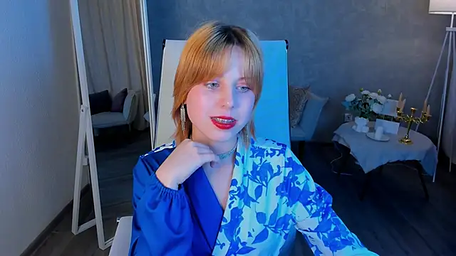 Snapshot of VivienneHebert chatting on April 25, 1:41 pm VivienneHebert online show from April 25, 1:41 pm