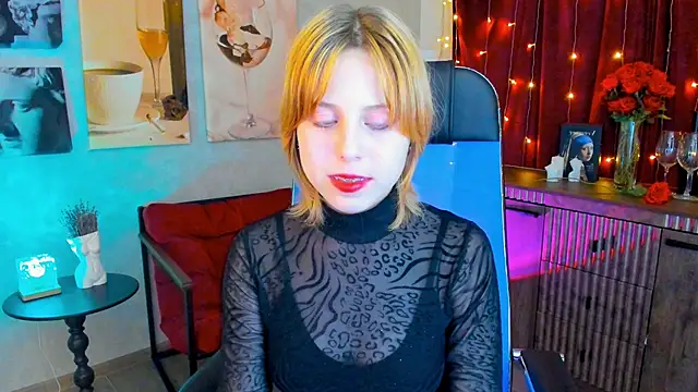 Snapshot of VivienneHebert chatting on April 29, 9:57 am VivienneHebert online show from April 29, 9:57 am