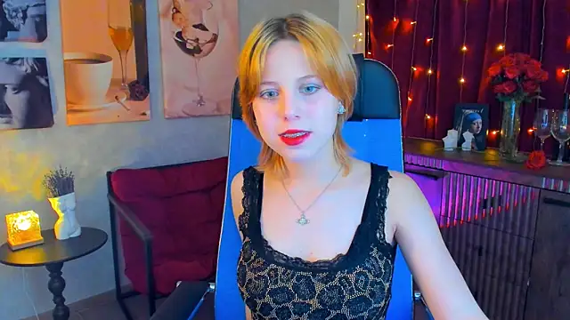 Snapshot of VivienneHebert chatting on April 30, 10:21 am VivienneHebert online show from April 30, 10:21 am