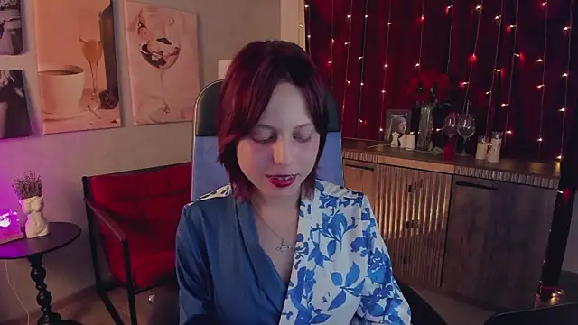 Snapshot of VivienneHebert chatting on May 11, 12:55 pm VivienneHebert online show from May 11, 12:55 pm