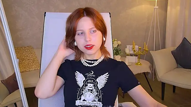 Snapshot of VivienneHebert chatting on May 18, 10:04 pm VivienneHebert online show from May 18, 10:04 pm